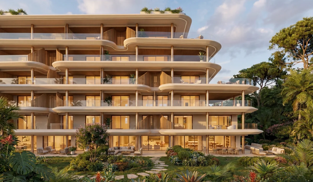 Gevel met groene balkons van Vangard Fuengirola